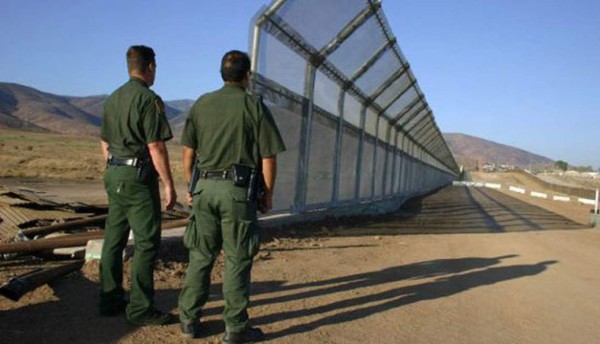 Empresa franco-suiza lista para vender cemento para 'muro de Trump'