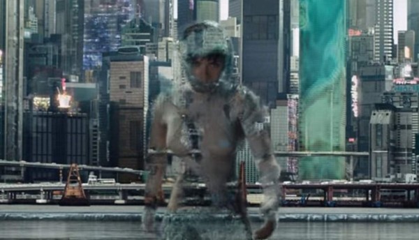 Scarlett Johansson vuelve más agresiva