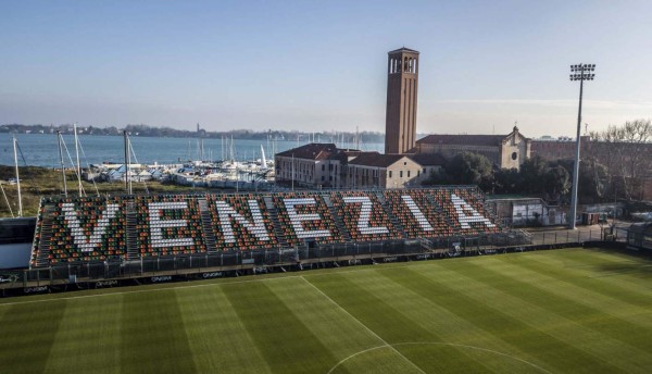 El 'club flotante': Venecia asciende a Serie A y jugará en la mágica ciudad