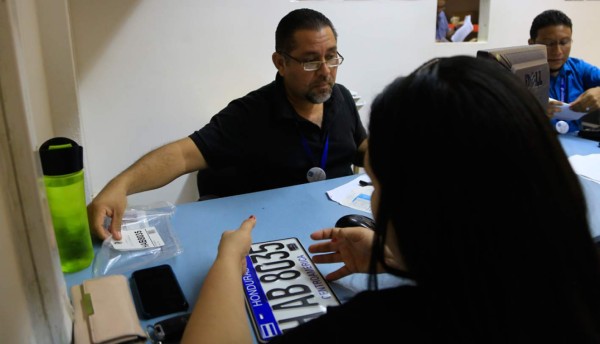 Este mes entregarán placas de motos