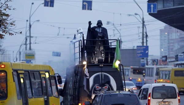 Darth Vader se postula para la presidencia en Ucrania y no lo dejan votar