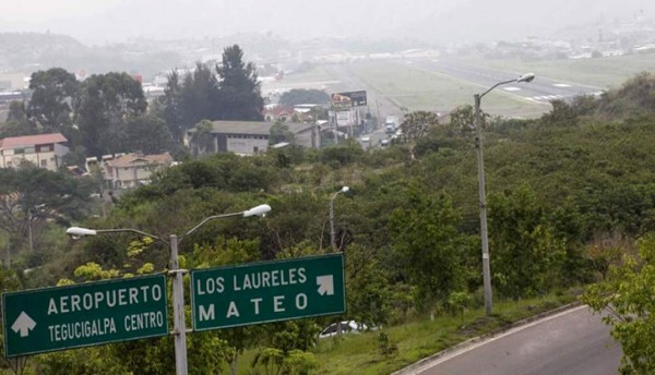 Nubosidad restringe vuelos en el aeropuerto Toncontín