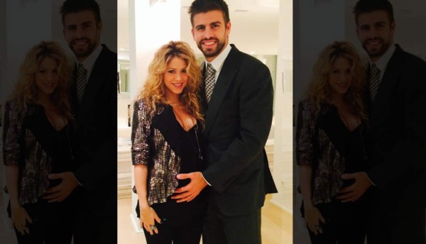 Shakira presume con Piqué su embarazo