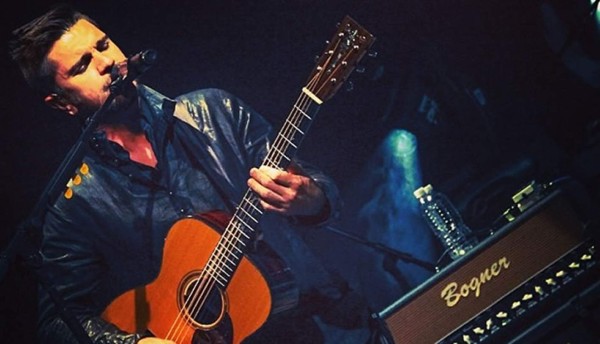 Juanes presume de sus raíces latinas