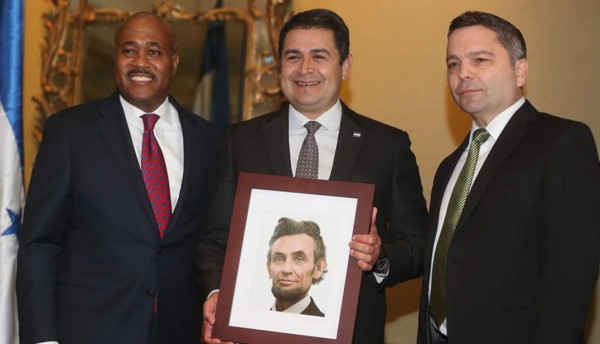 Presidente pide en Atlanta invertir en Honduras