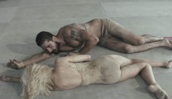 Sia niega que promueva la pedofilia en 'Elastic Heart'