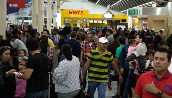 Más de 2,600 viajeros al día recibe el Villeda por Navidad