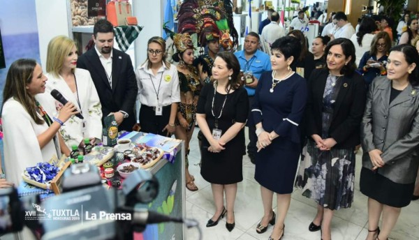 XVII Cumbre Tuxtla: Inauguran estand promocionales de los 10 países miembro  