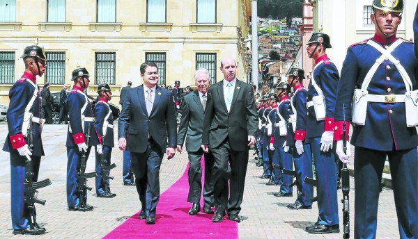 Presidente de Honduras pide cooperación efectiva a Estados Unidos