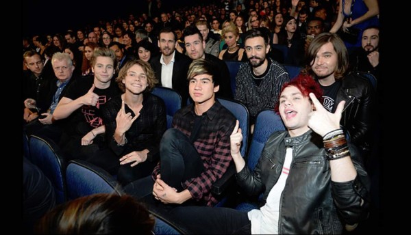 ¿Por qué llora Taylor Swift? Mira lo que pasó en el backstage de los AMAs 2014