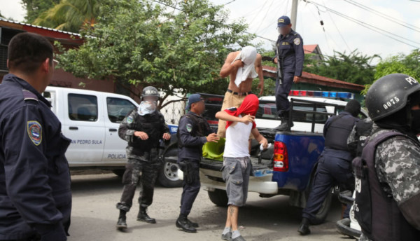 Tres muertos deja balacera entre policías y pandilleros en San Pedro Sula