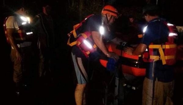 Rescatan guardia arrastrado por la corriente en Santa Bárbara