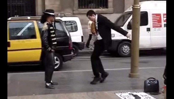 Mormón reta a imitador de Michael Jackson a un duelo de baile