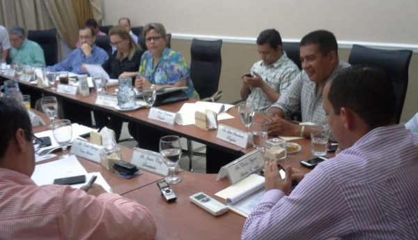 Autoridades aprueban presupuesto municipal de La Ceiba