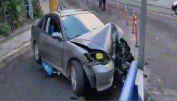 Un muerto y dos heridos al colisionar un vehículo en Tegucigalpa