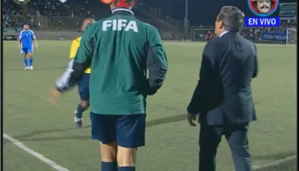 ¡Pinto expulsado en amistoso contra Nicaragua!