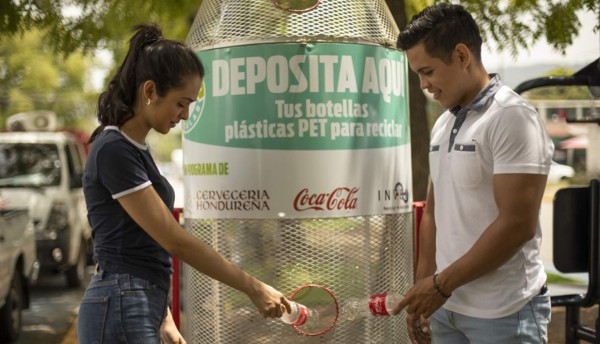 Cervecería Hondureña y Coca-Cola alcanzan el 50% de plástico reciclado en sus botellas