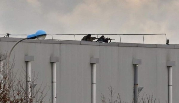 Francia: policías matan a presuntos terroristas y liberan a rehenes