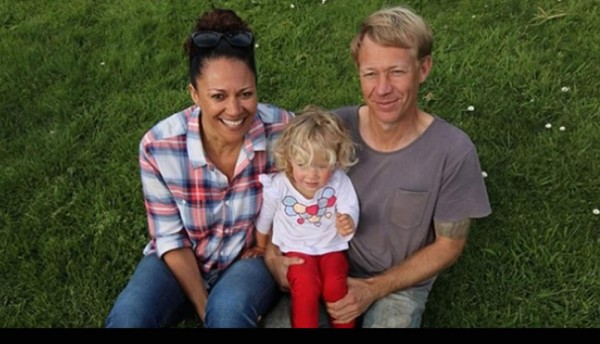 Donante anónimo pide la mano a la mujer que recibió su esperma