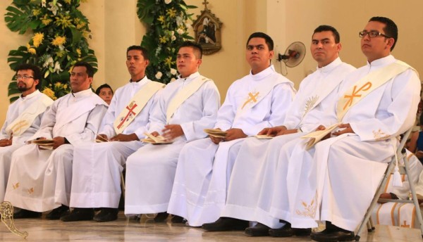 Ordenan a siete nuevos sacerdotes en San Pedro Sula