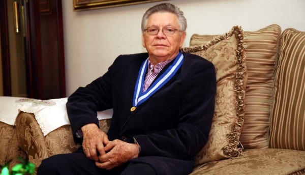 Víctor Manuel Ramos, el médico escritor de los mil y un premios