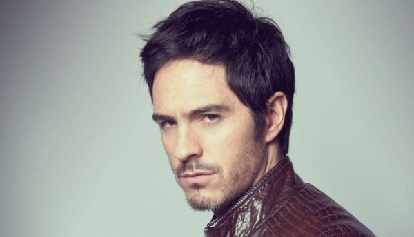 Mauricio Ochmann se ríe de fotos publicadas