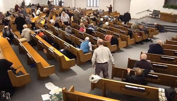 Video: Al menos dos muertos en tiroteo en una iglesia de Texas