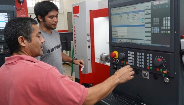 Unah-vs tiene los mejores laboratorios de ingeniería