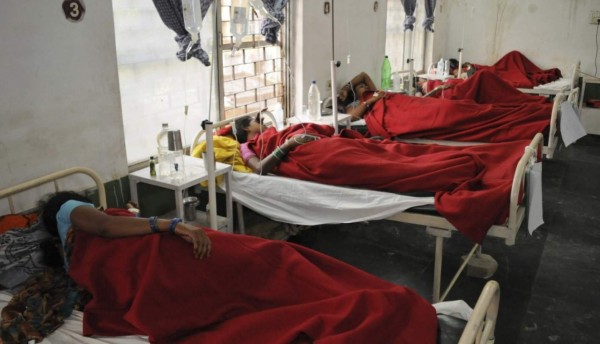 India: pastillas que le dieron a mujeres en esterilización contenían veneno