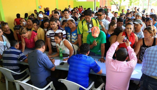 600 vendedores de San Pedro Sula se niegan a dejar paradas de buses