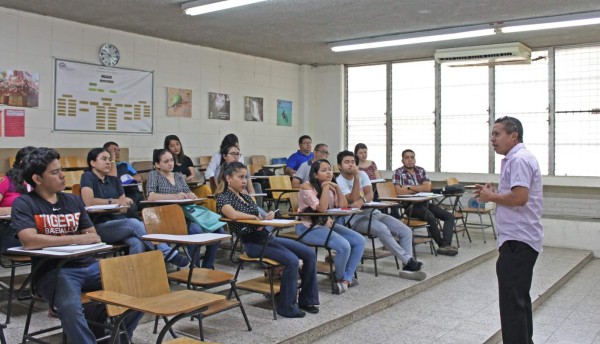 Capacitarán a docentes en tecnología educativa