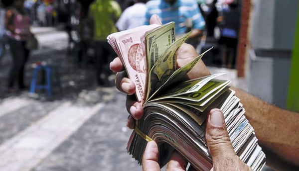 El Lempira se mantiene su precio frente al dólar