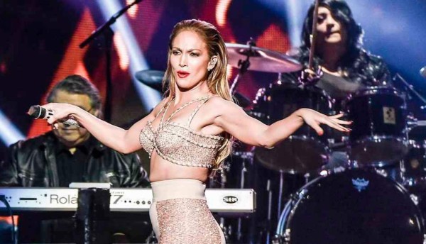 Jennifer López lloró al rendirle homenaje a Selena