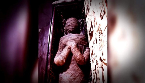 Subió a revisar su ático y se encontró con una extraña 'caja'