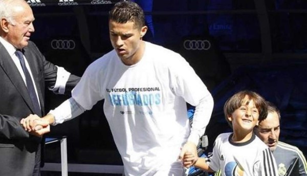 Niño sirio agredido por reportera conoce el Bernabéu
