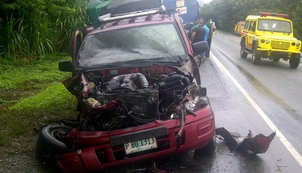 Tres heridos resultan en triple colisión en carretera a Tela