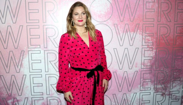 Drew Barrymore hará doble personaje en filme