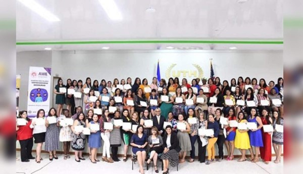 Embajada de EEUU y UTH lanzan programa para mujeres emprendedoras