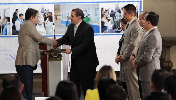 Deficiente administración hallan en Migración