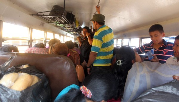Caos en terminales de buses por masiva movilización en Semana Santa