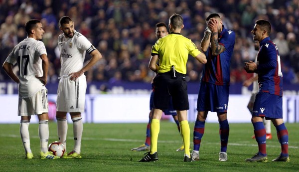Real Madrid logra polémica victoria ante Levante