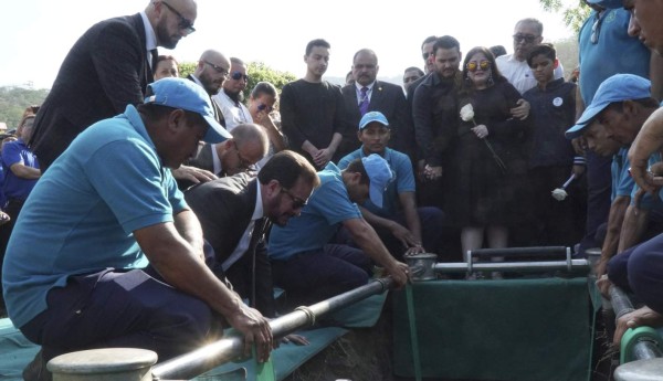 Dramático último adiós del pastor Germán Ponce a su esposa