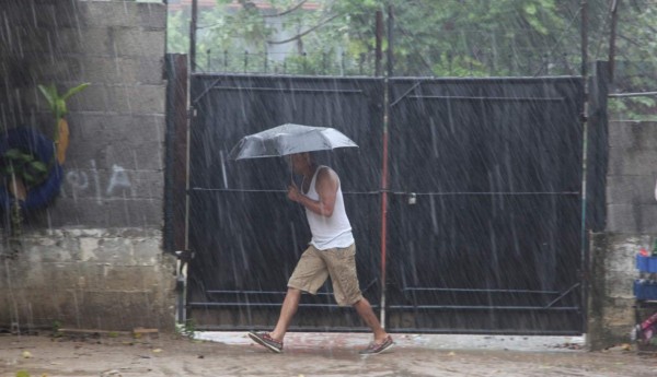 Por ingreso de onda tropical Honduras decretan alerta verde