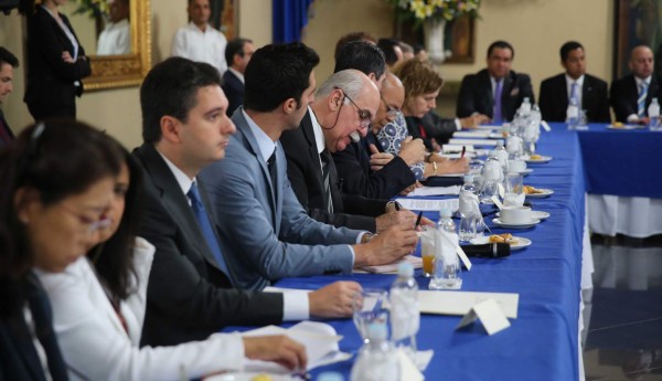 Embajadores de la Unión Europea exhortan a respetar instituciones democráticas