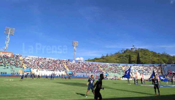 ¡Como el Santiago Bernabéu! Realizan estudios para cambiar césped del estadio Nacional