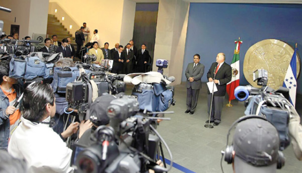 México promete combatir delitos contra migrantes