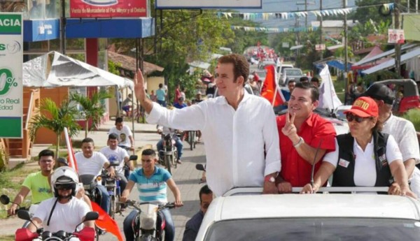 Nasralla y miembros de la Alianza recorren municipios de Yoro