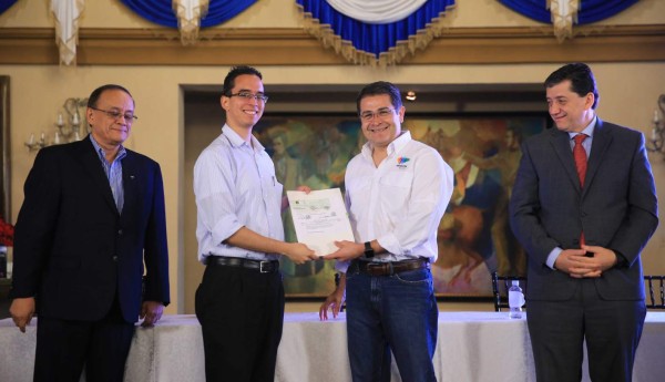 Presidente da L4.5 millones para proyectos de tecnología