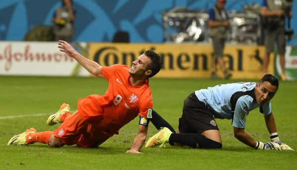 Un inmenso Keylor Navas capoteó el vendaval holandés