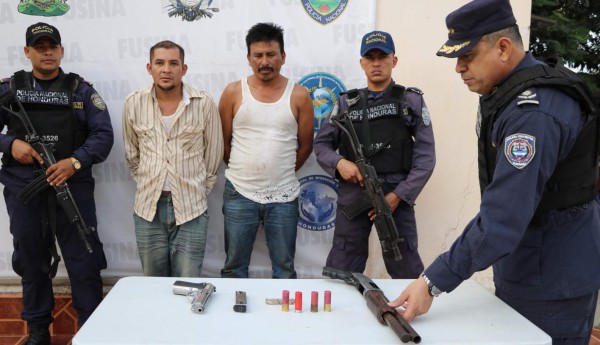 Capturan a dos supuestos sicarios en la aldea La Guacamaya de El Progreso